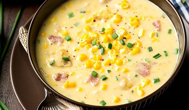 ამ საზაფხულო წვნიანის მთავარი ინგრედიენტი სიმინდია, რომელიც კერძს განსაკუთრებულ გემოს ანიჭებს.